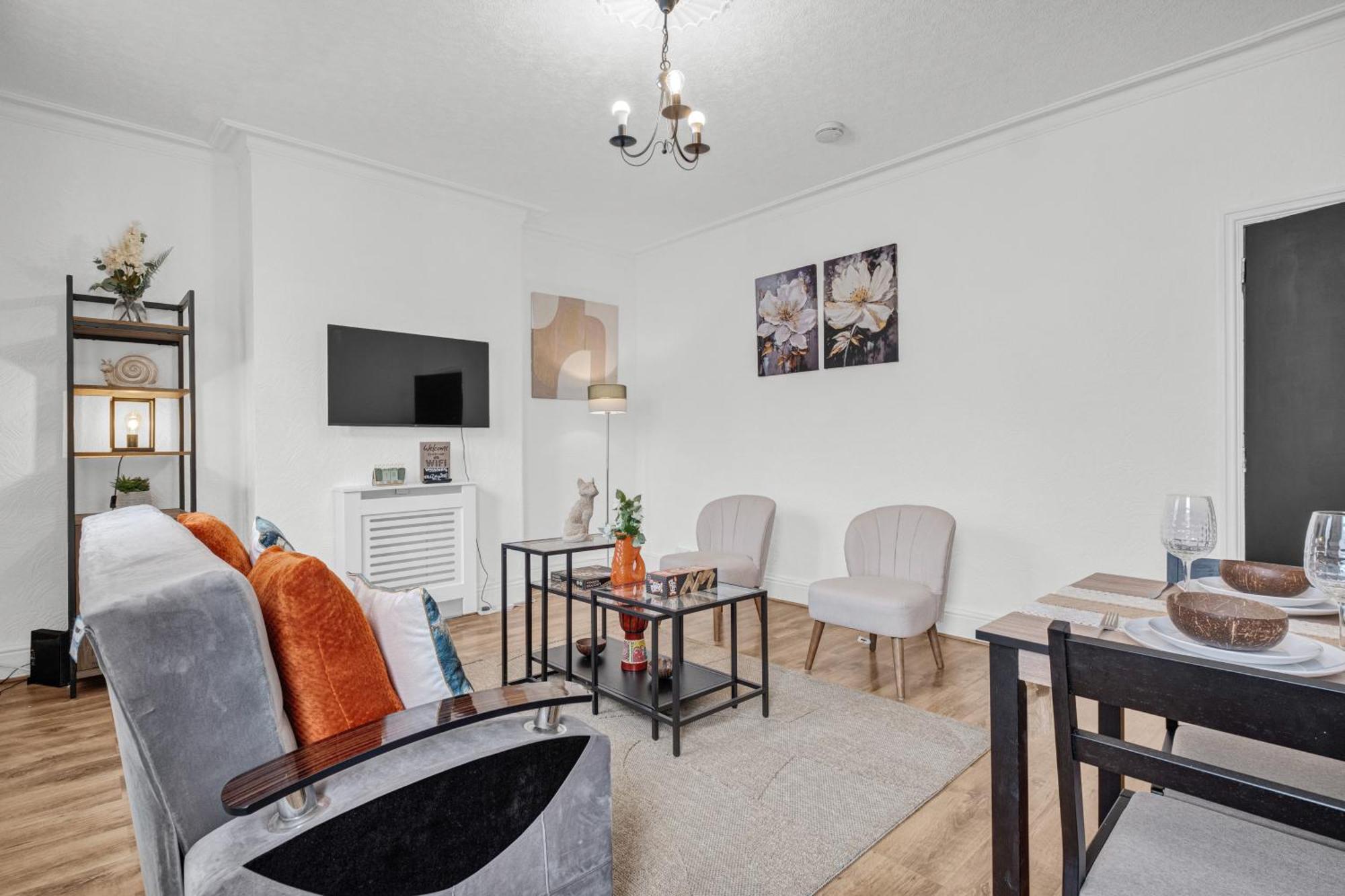 Apartment Modern 2bed Great Location, Netflix & Disney, Sleeps 6 *