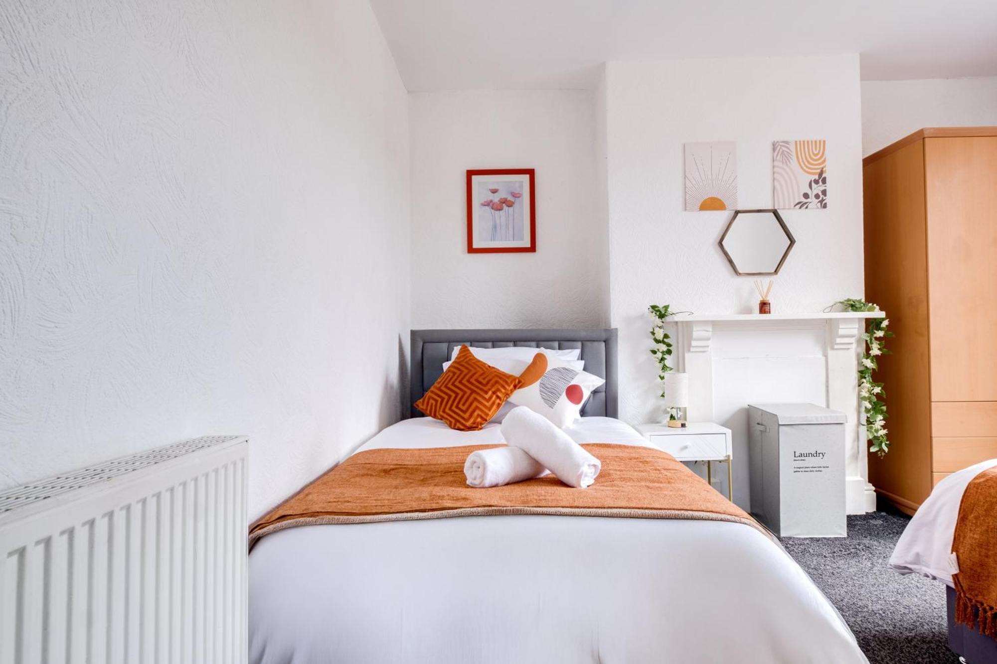 Modern 2bed Great Location, Netflix & Disney, Sleeps 6 * Birmingham